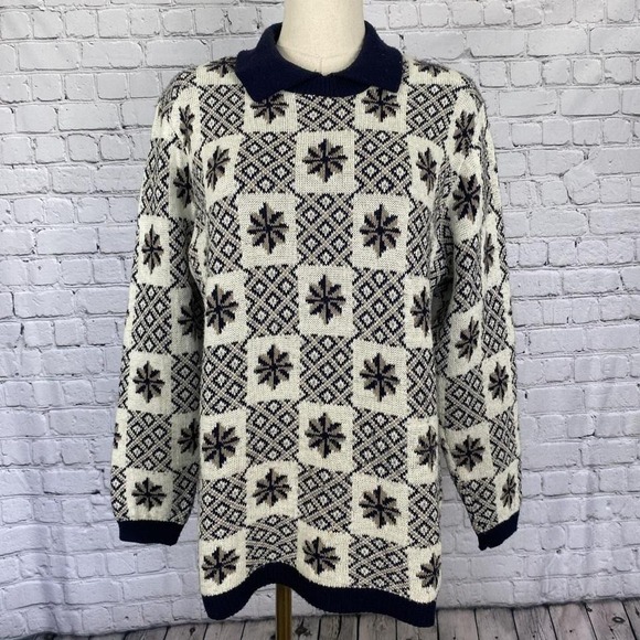 ⭐ 3/$15 Vintage Alfred Dunner Petite Medium Navy Blue White Geometric Sweater - Picture 2 of 9